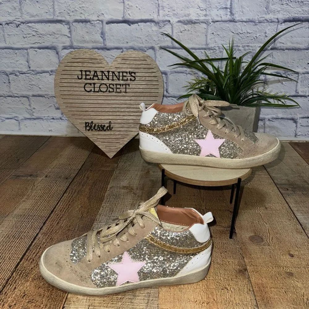 Mi.iM gold glitter daisy sneakers with stars size 8 mid top